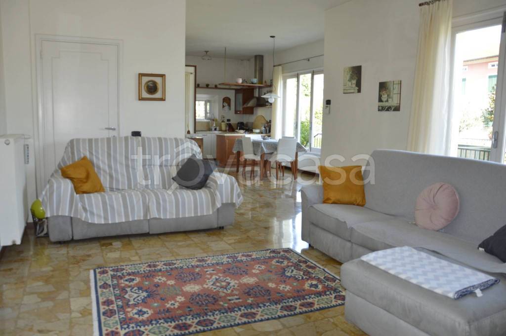 casa indipendente in vendita a Lucca in zona Maggiano