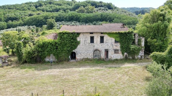 casa indipendente in vendita a Lucca in zona Vicopelago