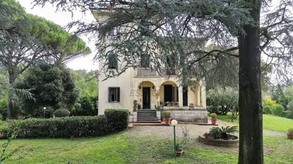casa indipendente in vendita a Lucca in zona Monte San Quirico