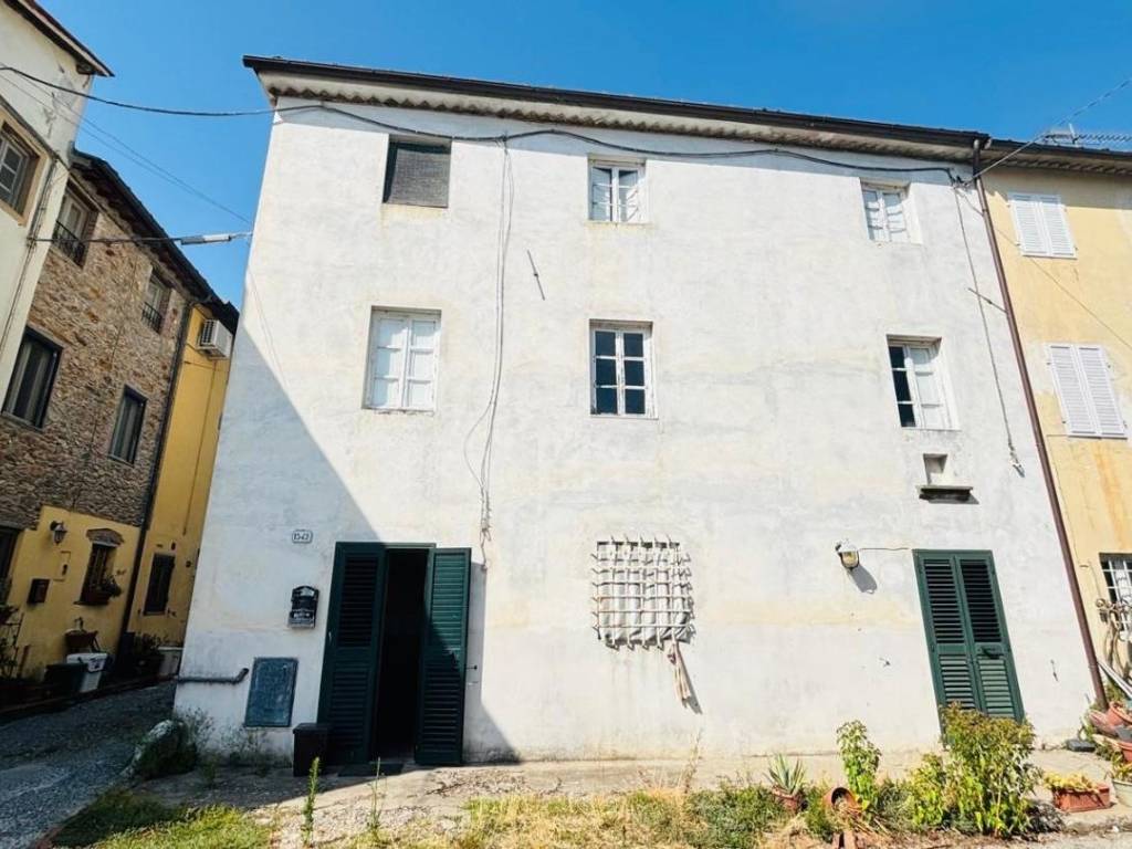 casa indipendente in vendita a Lucca