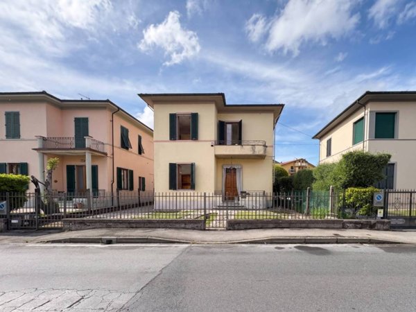 casa indipendente in vendita a Lucca in zona zona San Marco