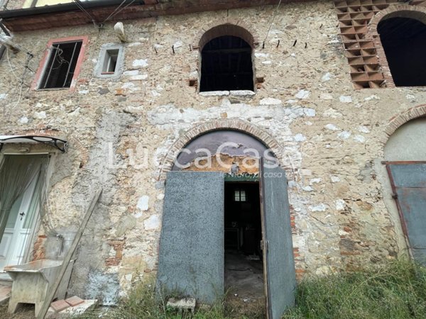 casa indipendente in vendita a Lucca in zona San Lorenzo a Vaccoli