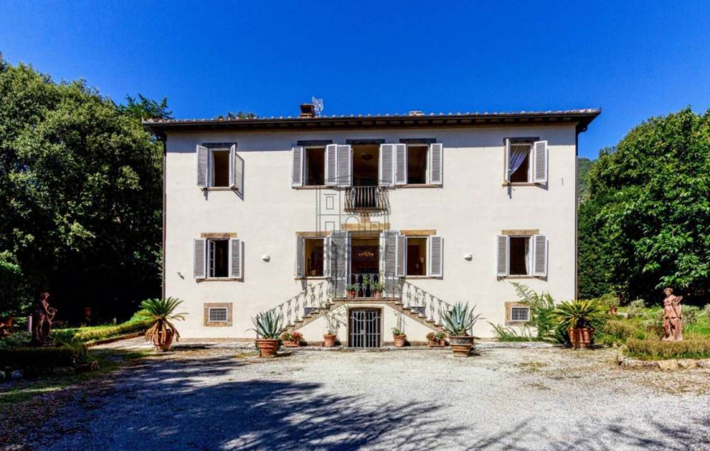 casa indipendente in vendita a Lucca in zona Vicopelago