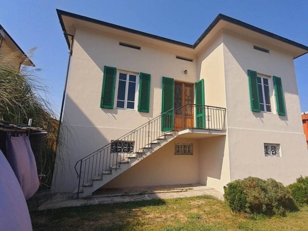 casa indipendente in vendita a Lucca in zona Picciorana