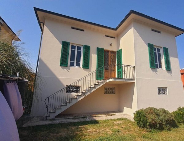 casa indipendente in vendita a Lucca in zona Picciorana