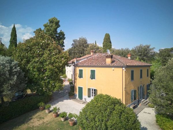 casa indipendente in vendita a Lucca in zona Monte San Quirico