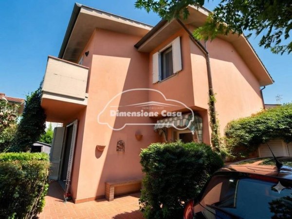 casa indipendente in vendita a Lucca in zona Picciorana