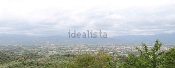 casa indipendente in vendita a Lucca in zona Meati