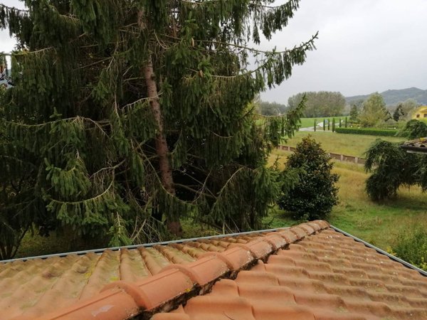 casa indipendente in vendita a Lucca in zona Nozzano