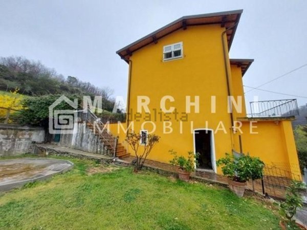 casa indipendente in vendita a Lucca in zona Mammoli