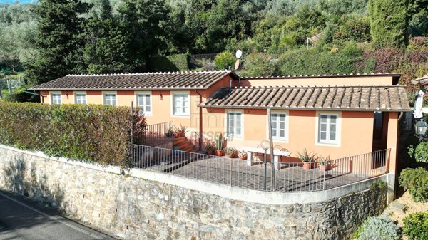casa indipendente in vendita a Lucca in zona Mutigliano