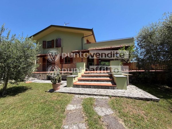 casa indipendente in vendita a Lucca in zona Maggiano