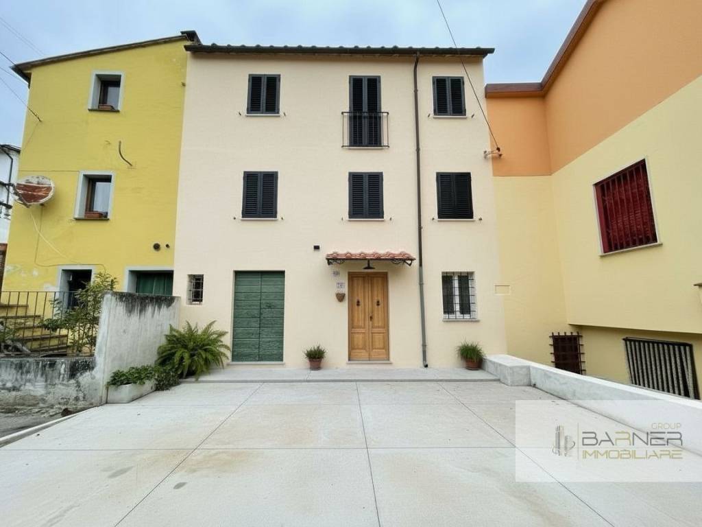 casa indipendente in vendita a Lucca in zona Santa Maria del Giudice