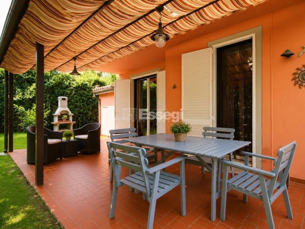 casa indipendente in vendita a Lucca in zona Picciorana