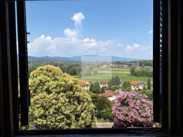 casa indipendente in vendita a Lucca in zona Nozzano