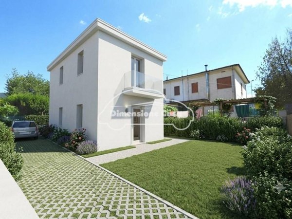 casa indipendente in vendita a Lucca in zona Ponte a Moriano