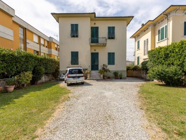 appartamento in vendita a Lucca in zona zona Arancio