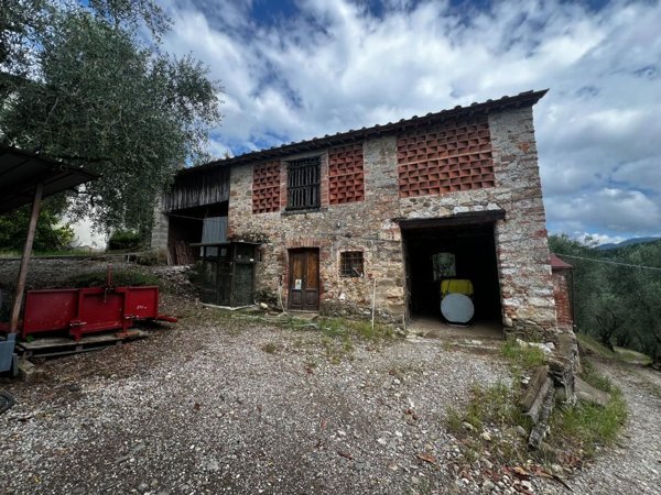 casa semindipendente in vendita a Lucca in zona Mutigliano