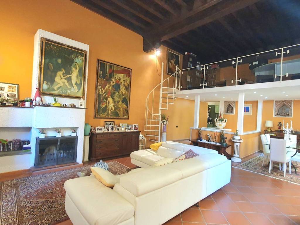 appartamento in vendita a Lucca in zona Centro Città