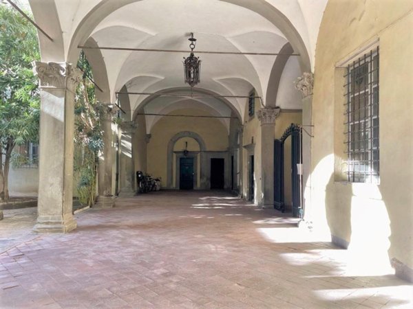 ufficio in vendita a Lucca in zona Centro Città