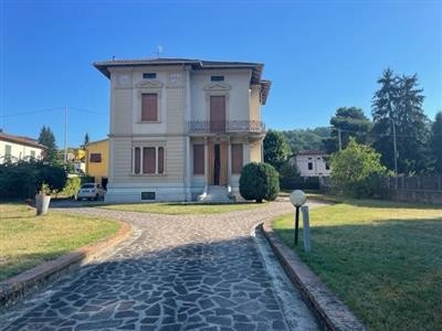 casa indipendente in vendita a Lucca in zona Centro Città