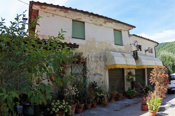 casa indipendente in vendita a Lucca in zona Mastiano