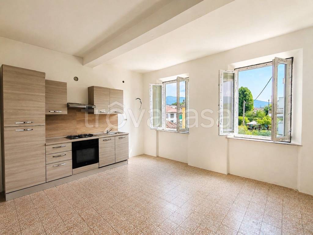 casa indipendente in vendita a Lucca in zona Zona San Concordio