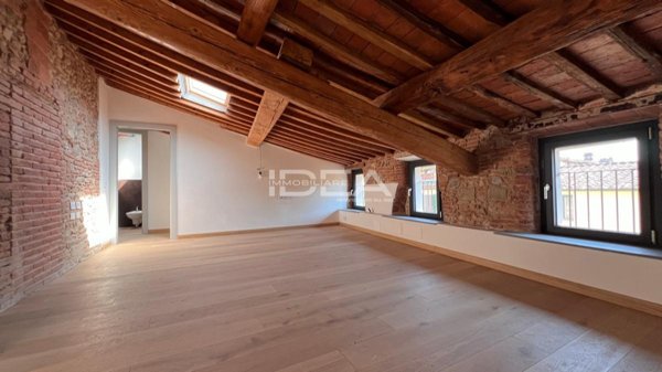 casa indipendente in vendita a Lucca in zona Centro Città