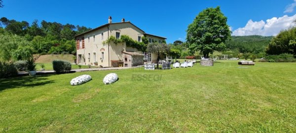 casa indipendente in vendita a Lucca in zona Chiatri