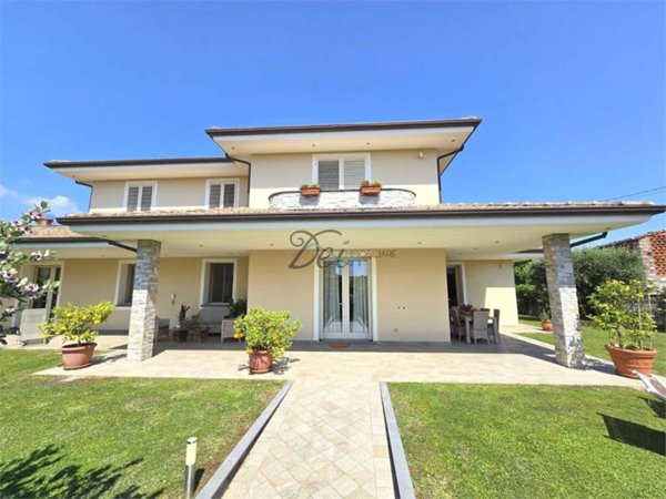 casa indipendente in vendita a Lucca in zona Centro Città