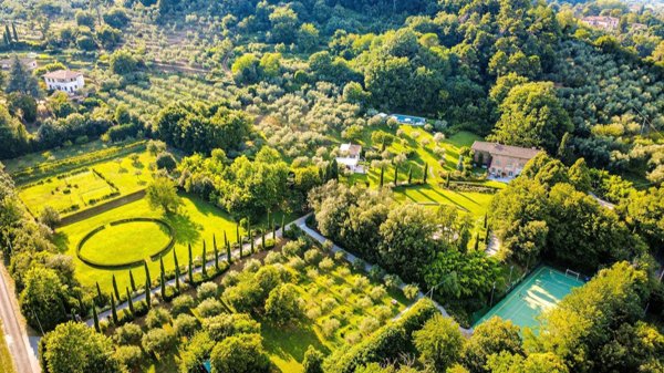 casa indipendente in vendita a Lucca in zona Vicopelago