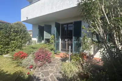 casa indipendente in vendita a Lucca in zona Centro Città