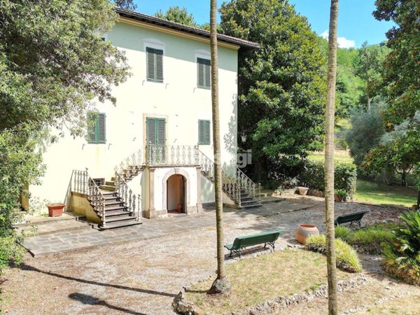 casa indipendente in vendita a Lucca in zona Fagnano