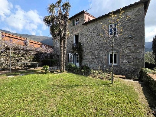 casa indipendente in vendita a Lucca in zona Pieve di Brancoli
