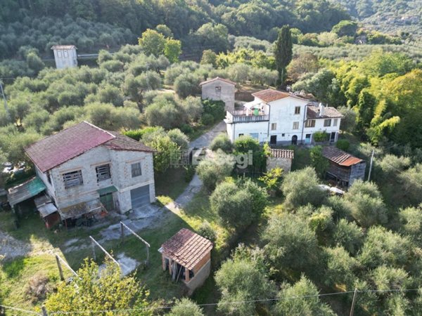casa indipendente in vendita a Lucca in zona Aquilea