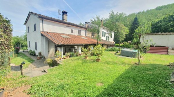 casa indipendente in vendita a Lucca in zona Arliano