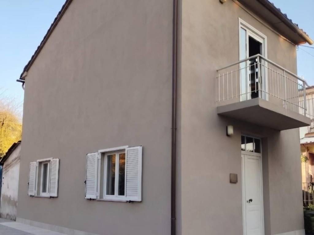 casa indipendente in vendita a Lucca in zona Ponte a Moriano