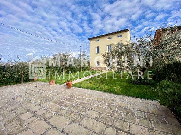 casa indipendente in vendita a Lucca in zona zona Sorbano