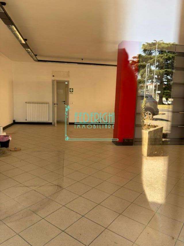 locale commerciale in vendita a Lucca in zona Sant'Anna