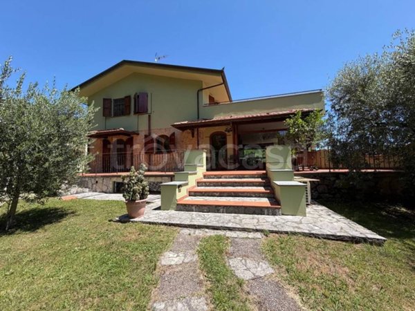 casa indipendente in vendita a Lucca in zona Arliano