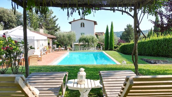 casa indipendente in vendita a Lucca in zona Mastiano