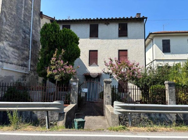 casa indipendente in vendita a Lucca in zona Sant'Anna
