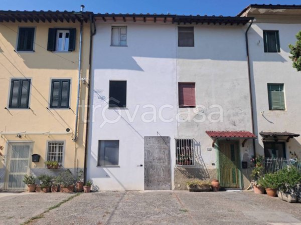 casa indipendente in vendita a Lucca in zona San Pietro a Vico