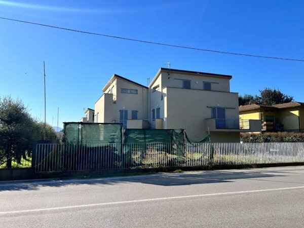 casa indipendente in vendita a Lucca in zona Monte San Quirico