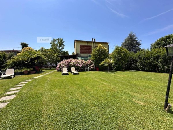 casa indipendente in vendita a Lucca in zona Maggiano