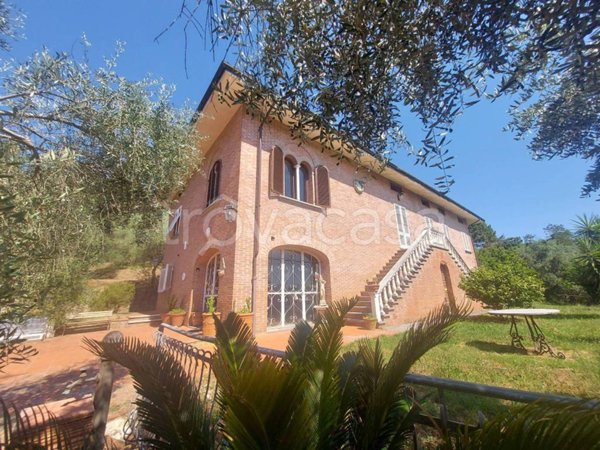 casa indipendente in vendita a Lucca in zona Maggiano