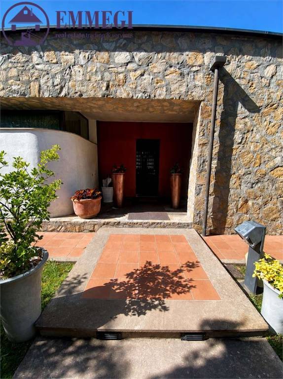 casa indipendente in vendita a Lucca in zona Monte San Quirico