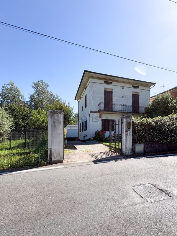 casa indipendente in vendita a Lucca in zona Sant'Angelo in Campo