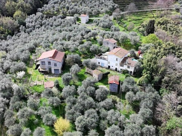 casa indipendente in vendita a Lucca