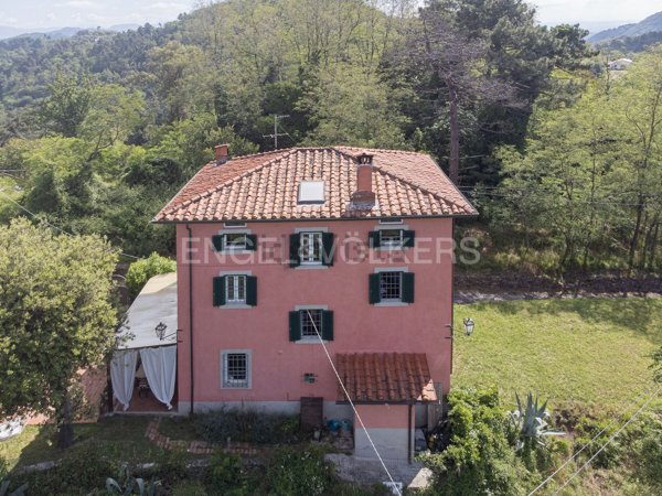casa indipendente in vendita a Lucca in zona Maggiano